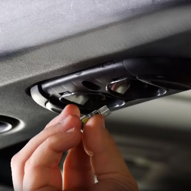 Jeep Wrangler (JK) 07-17 LED Front Dome Light Upgrade | HR